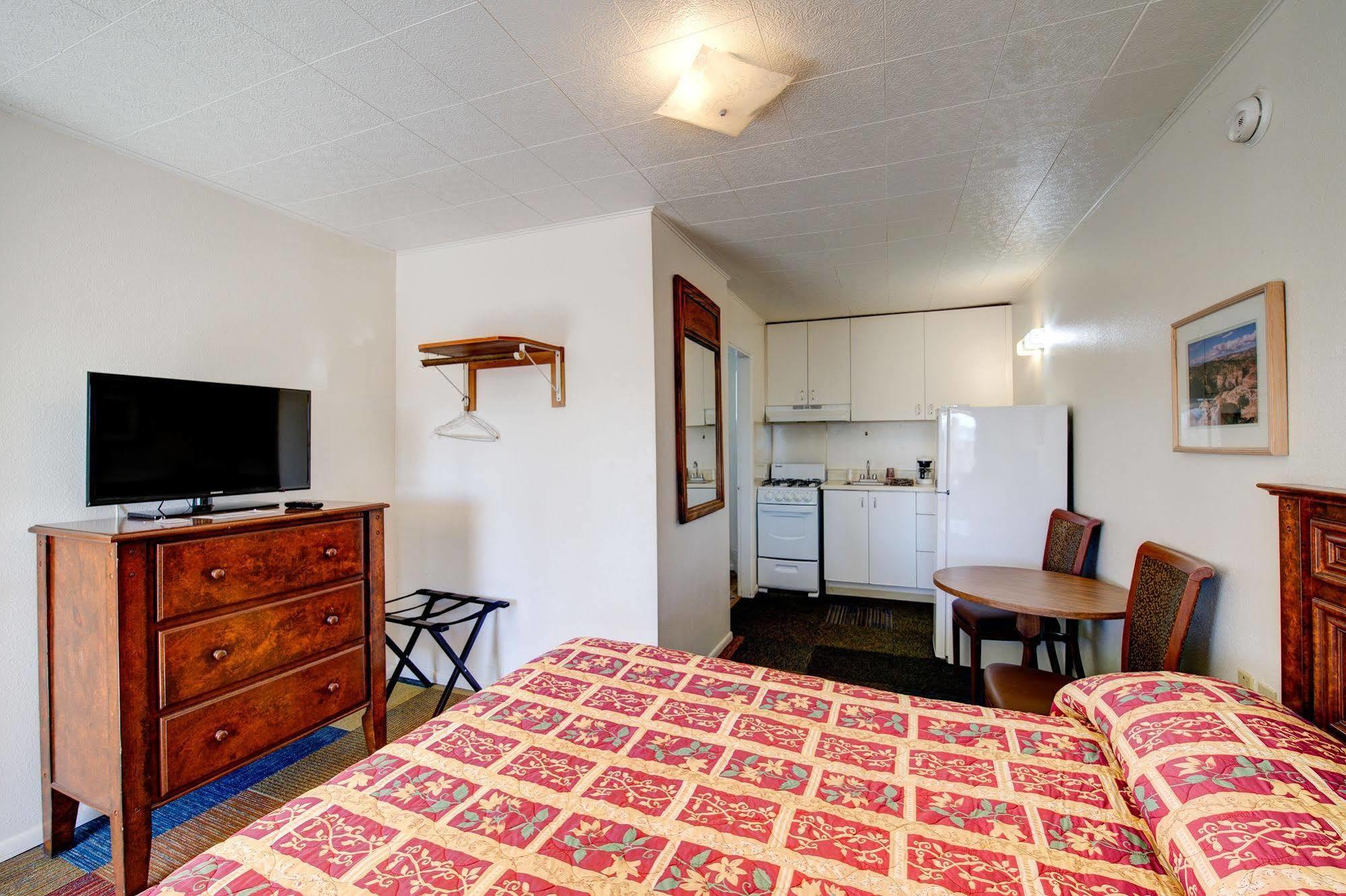 Crimson Hills Motel Parowan Buitenkant foto